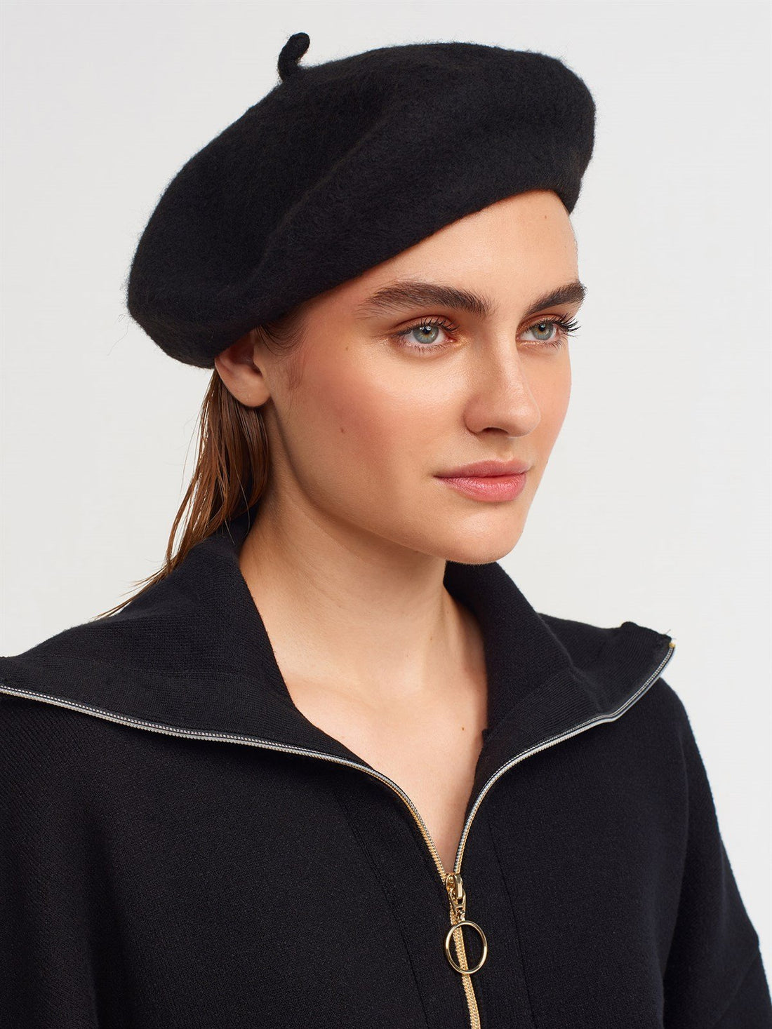 Siyah Yünlü Ressam Beresi