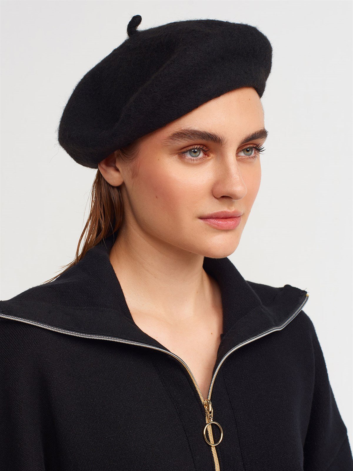 Siyah Yünlü Ressam Beresi